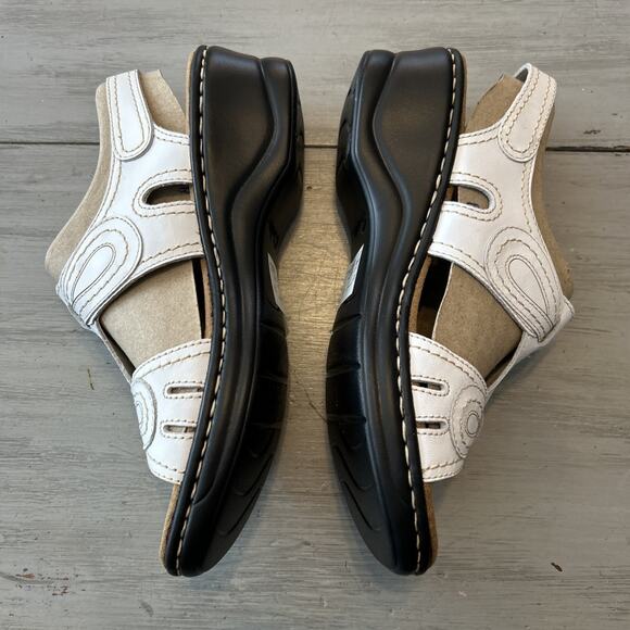 Clarks White Lexi Open Toe Stitched Bow Leather Sandal Sz 9.5 - Picture 8 of 9